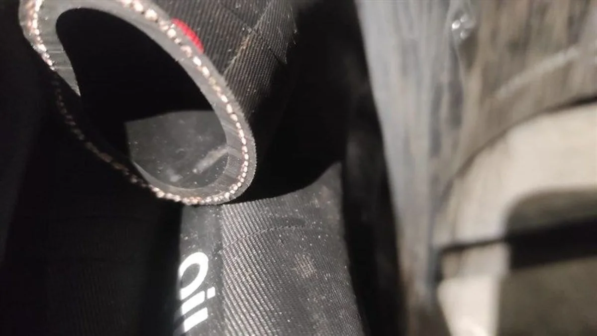 Рукав для перекачки нефтепродуктов Oil rubber hose 10 bar напорный